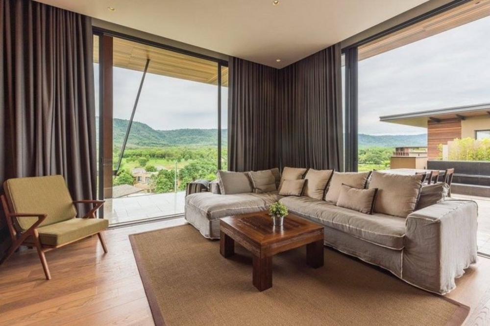 ขายคอนโดโคราช นครราชสีมา : 📢👇Penthouse at Luxury lake-side condominium , not far from BKK (Khaoyai )natural place, nice weather all through the year. This penthouse is with a private pool and jacuzzi , nice fully furnished and decoration.