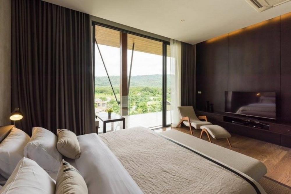 ขายคอนโดโคราช นครราชสีมา : 📢👇Penthouse at Luxury lake-side condominium , not far from BKK (Khaoyai )natural place, nice weather all through the year. This penthouse is with a private pool and jacuzzi , nice fully furnished and decoration.