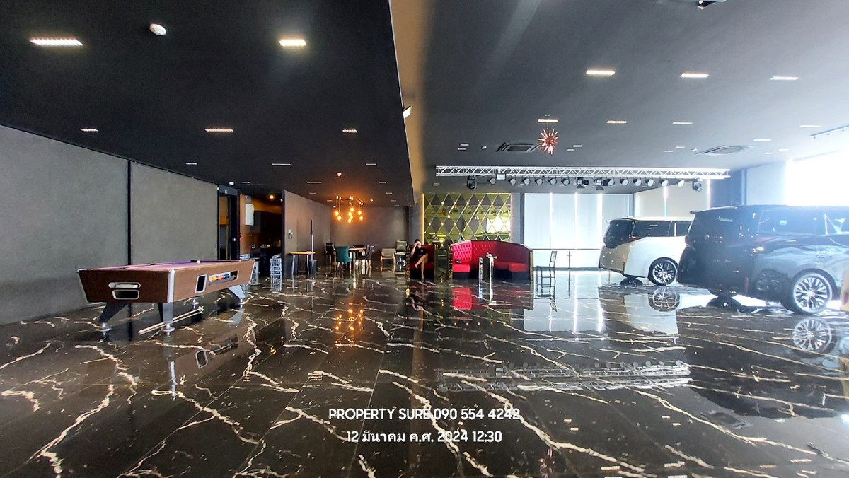 For RentShowroomRama5, Ratchapruek, Bangkruai : For rent-lease 2-story showroom with car service center. There is an elevator to lift cars up to show on the 2nd floor. Prominent location next to Ratchaphruek-Nakhon In Road, near The Walk, Home Pro.Central Westville Ratchaphruek.