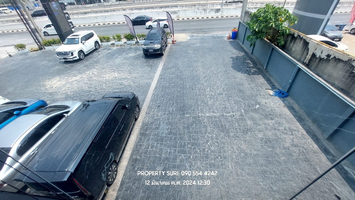 For RentShowroomRama5, Ratchapruek, Bangkruai : For rent-lease 2-story showroom with car service center. There is an elevator to lift cars up to show on the 2nd floor. Prominent location next to Ratchaphruek-Nakhon In Road, near The Walk, Home Pro.Central Westville Ratchaphruek.
