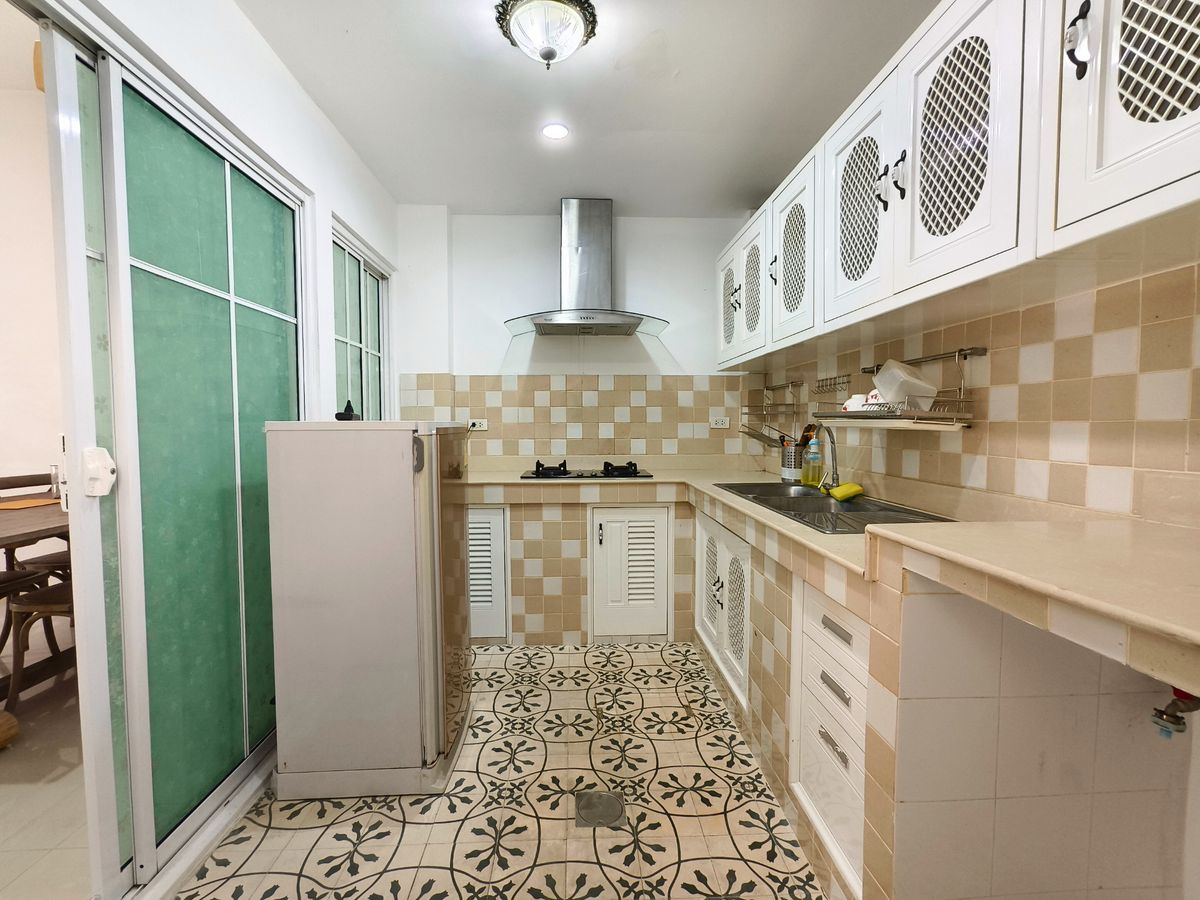 For SaleTownhomeLadkrabang, Suwannaphum Airport : Sale Townhome yield 7.4% 3.5 floor, 3 bedrooms 3 bathrooms 80 sq.m. ,The Metro Rama9, 5min to expressway and Sky train,