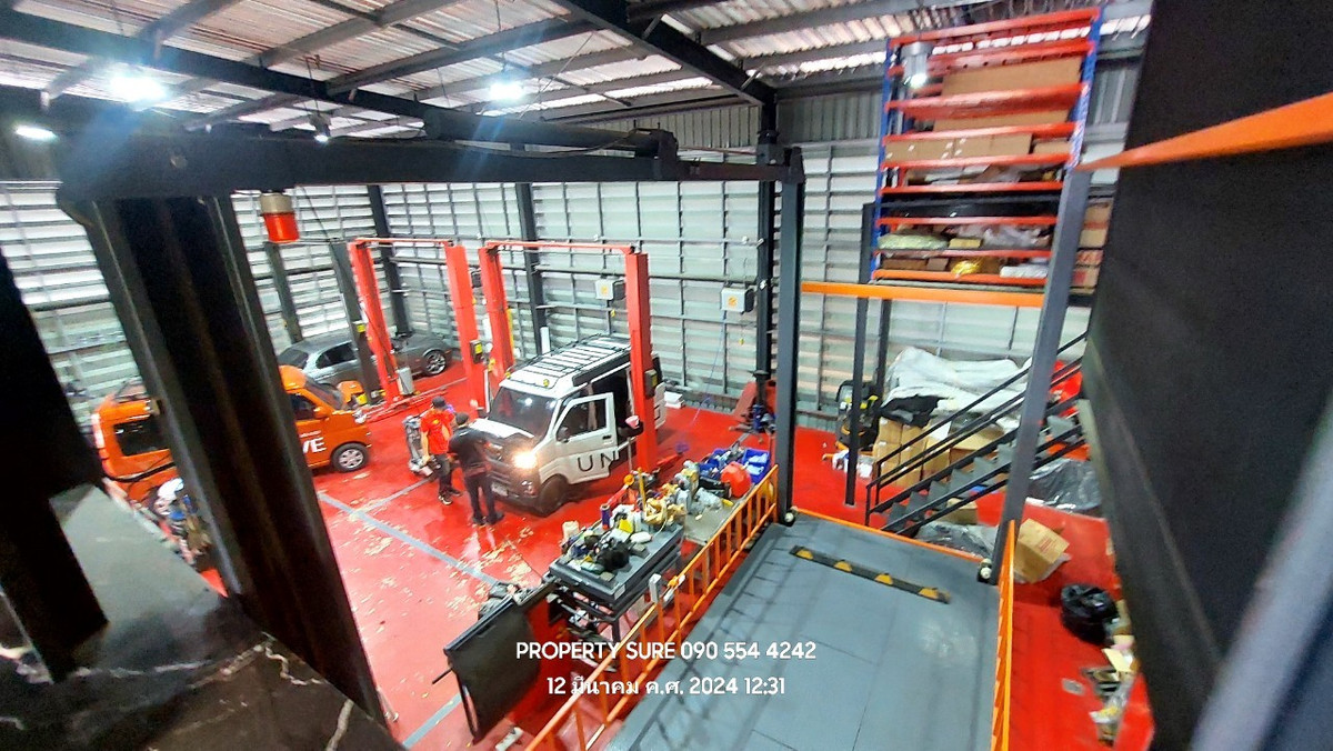 For RentShowroomRama5, Ratchapruek, Bangkruai : For rent-lease 2-story showroom with car service center. There is an elevator to lift cars up to show on the 2nd floor. Prominent location next to Ratchaphruek-Nakhon In Road, near The Walk, Home Pro.Central Westville Ratchaphruek.