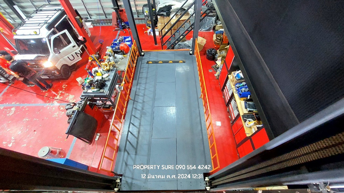For RentShowroomRama5, Ratchapruek, Bangkruai : For rent-lease 2-story showroom with car service center. There is an elevator to lift cars up to show on the 2nd floor. Prominent location next to Ratchaphruek-Nakhon In Road, near The Walk, Home Pro.Central Westville Ratchaphruek.
