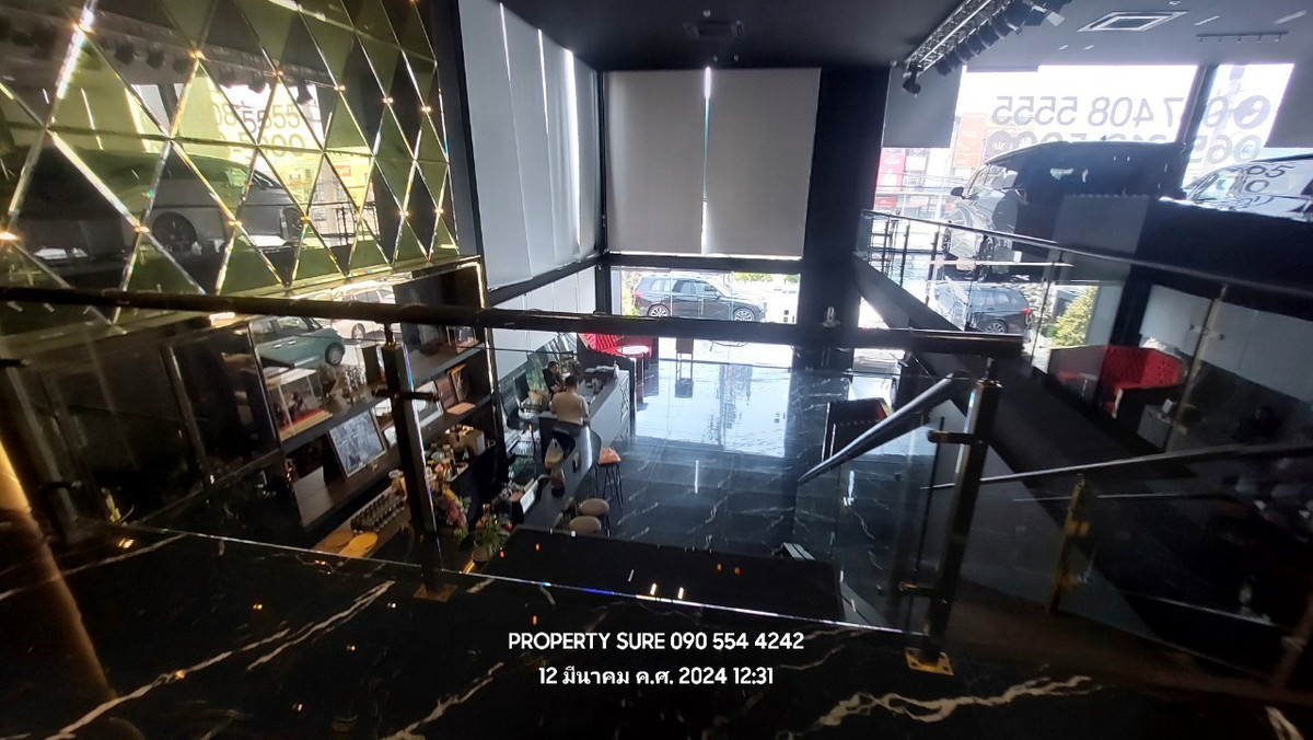 For RentShowroomRama5, Ratchapruek, Bangkruai : For rent-lease 2-story showroom with car service center. There is an elevator to lift cars up to show on the 2nd floor. Prominent location next to Ratchaphruek-Nakhon In Road, near The Walk, Home Pro.Central Westville Ratchaphruek.