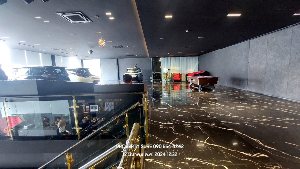 For RentShowroomRama5, Ratchapruek, Bangkruai : For rent-lease 2-story showroom with car service center. There is an elevator to lift cars up to show on the 2nd floor. Prominent location next to Ratchaphruek-Nakhon In Road, near The Walk, Home Pro.Central Westville Ratchaphruek.