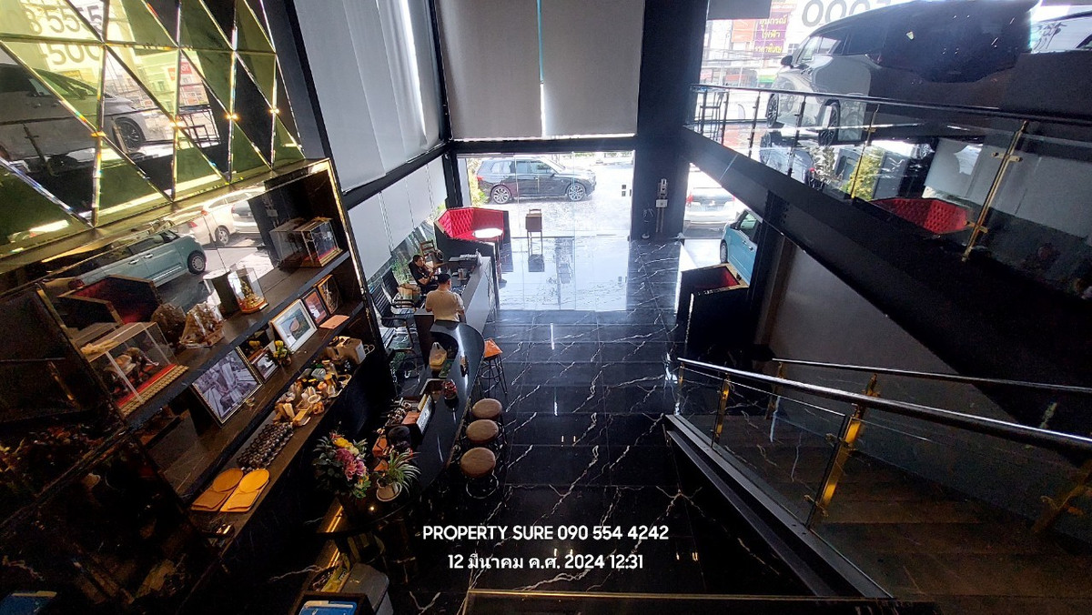 For RentShowroomRama5, Ratchapruek, Bangkruai : For rent-lease 2-story showroom with car service center. There is an elevator to lift cars up to show on the 2nd floor. Prominent location next to Ratchaphruek-Nakhon In Road, near The Walk, Home Pro.Central Westville Ratchaphruek.