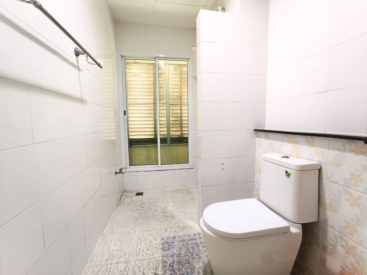 For SaleTownhomeLadkrabang, Suwannaphum Airport : Sale Townhome yield 7.4% 3.5 floor, 3 bedrooms 3 bathrooms 80 sq.m. ,The Metro Rama9, 5min to expressway and Sky train,