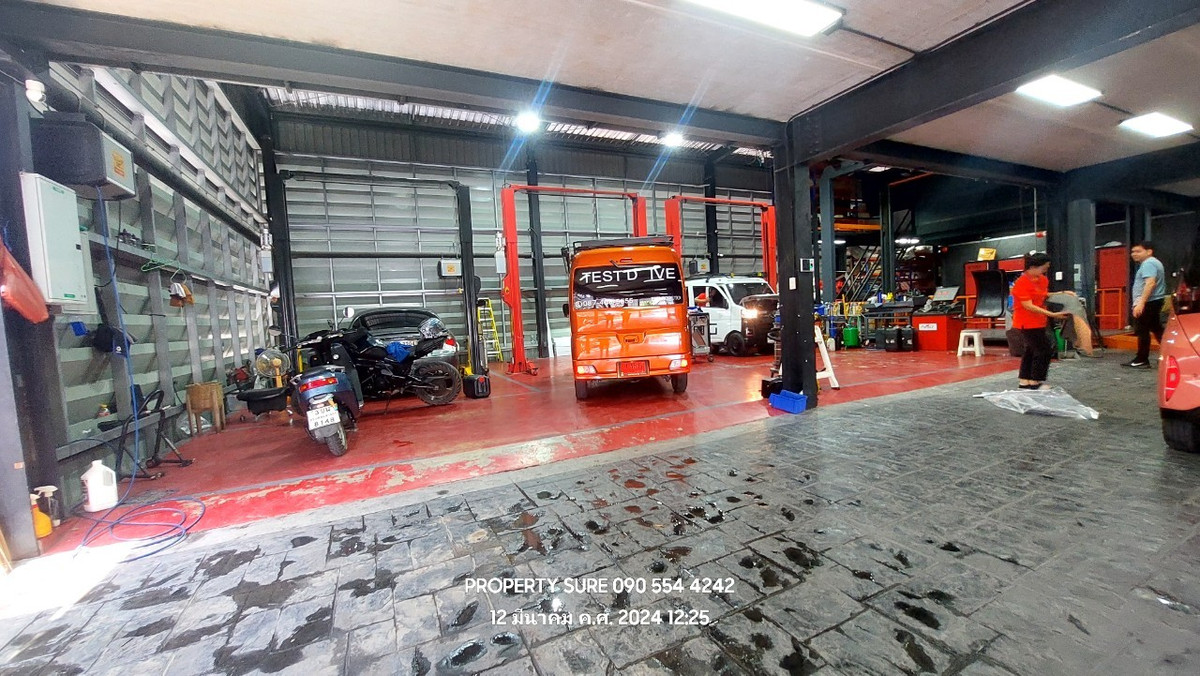 For RentShowroomRama5, Ratchapruek, Bangkruai : For rent-lease 2-story showroom with car service center. There is an elevator to lift cars up to show on the 2nd floor. Prominent location next to Ratchaphruek-Nakhon In Road, near The Walk, Home Pro.Central Westville Ratchaphruek.