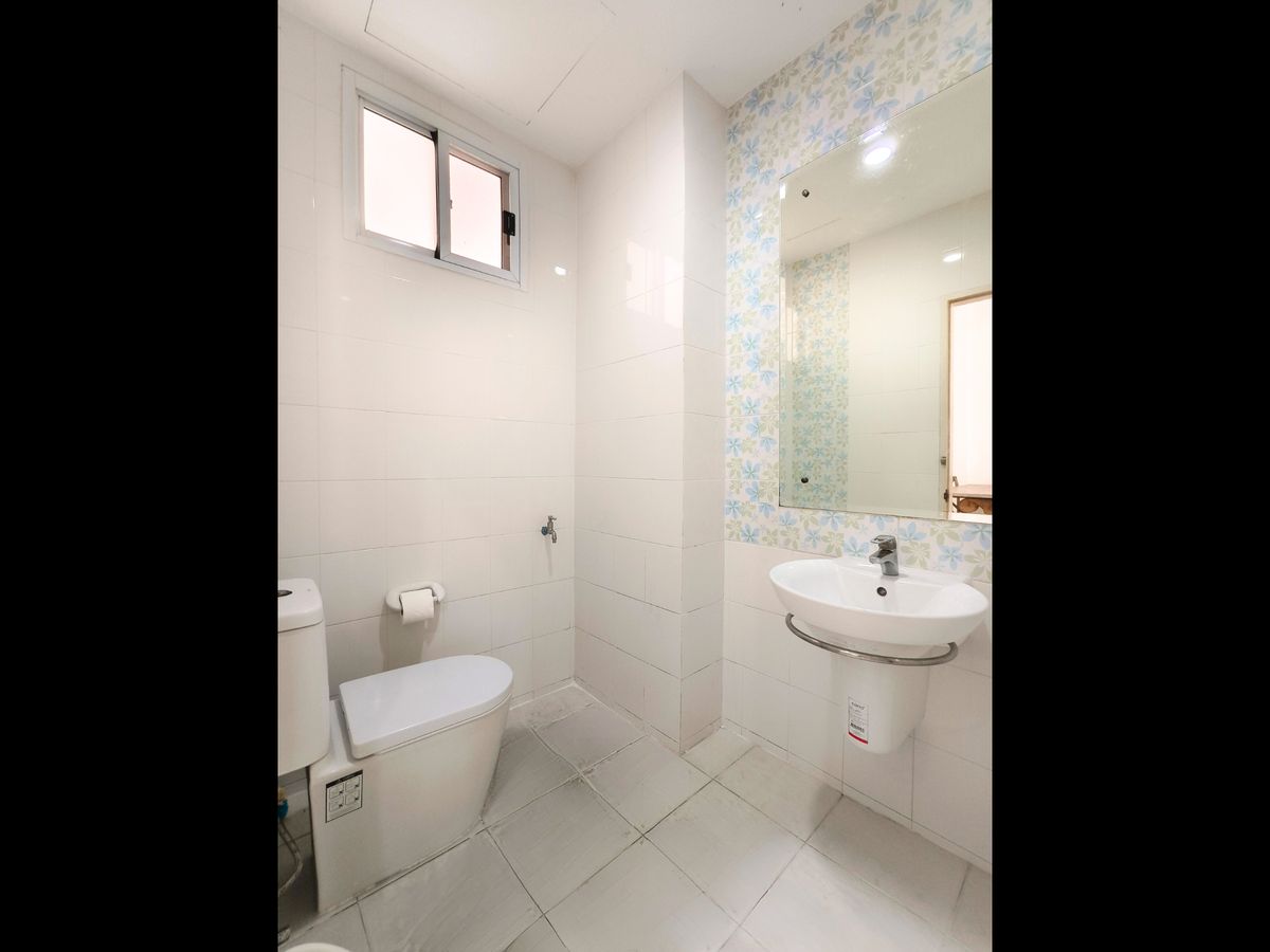 For SaleTownhomeLadkrabang, Suwannaphum Airport : Sale Townhome yield 7.4% 3.5 floor, 3 bedrooms 3 bathrooms 80 sq.m. ,The Metro Rama9, 5min to expressway and Sky train,