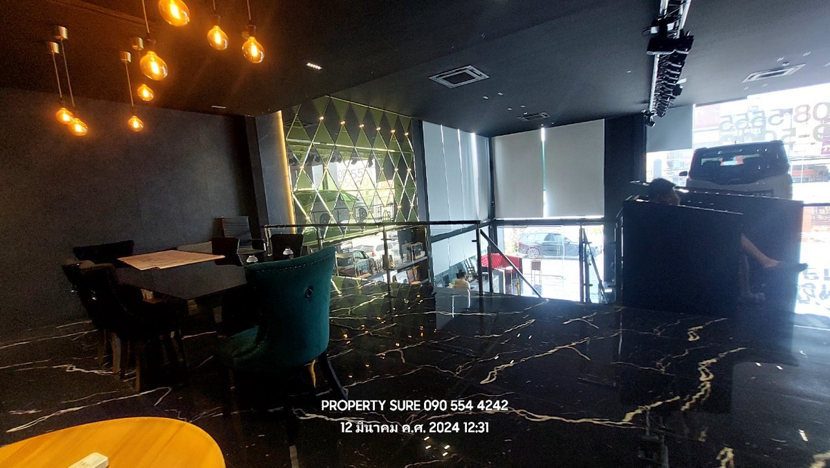 For RentShowroomRama5, Ratchapruek, Bangkruai : For rent-lease 2-story showroom with car service center. There is an elevator to lift cars up to show on the 2nd floor. Prominent location next to Ratchaphruek-Nakhon In Road, near The Walk, Home Pro.Central Westville Ratchaphruek.