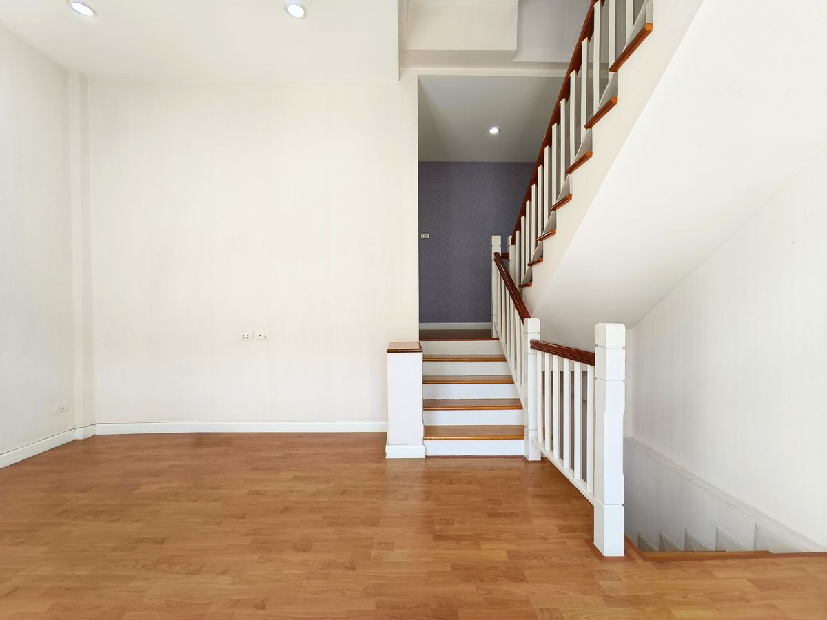 For SaleTownhomeLadkrabang, Suwannaphum Airport : Sale Townhome yield 7.4% 3.5 floor, 3 bedrooms 3 bathrooms 80 sq.m. ,The Metro Rama9, 5min to expressway and Sky train,