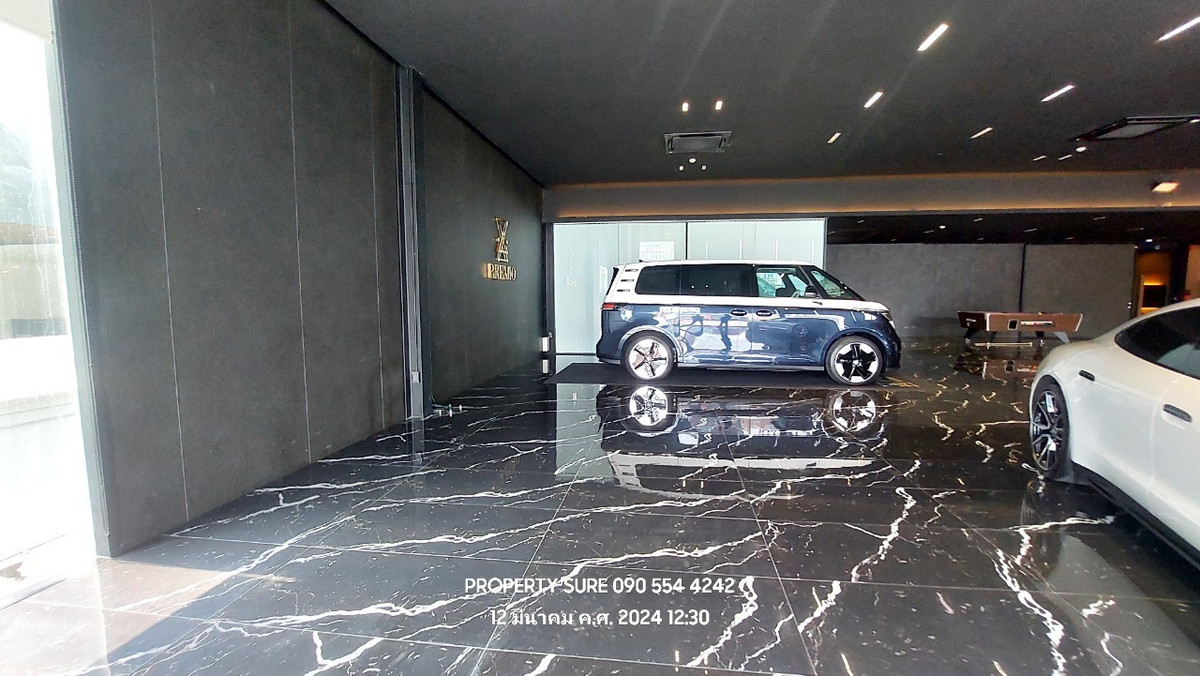 For RentShowroomRama5, Ratchapruek, Bangkruai : For rent-lease 2-story showroom with car service center. There is an elevator to lift cars up to show on the 2nd floor. Prominent location next to Ratchaphruek-Nakhon In Road, near The Walk, Home Pro.Central Westville Ratchaphruek.