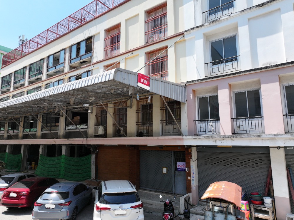 For SaleShop HouseNakhon Pathom : Convenient transportation, with parking! Selling commercial buildings, 2 shophouses, only 100 meters from the main road, Phutthamonthon Sai 4, Thongkam Plaza, 4 floors + rooftop, good condition, good price!! Suitable for warehouses, businesses, offices, d