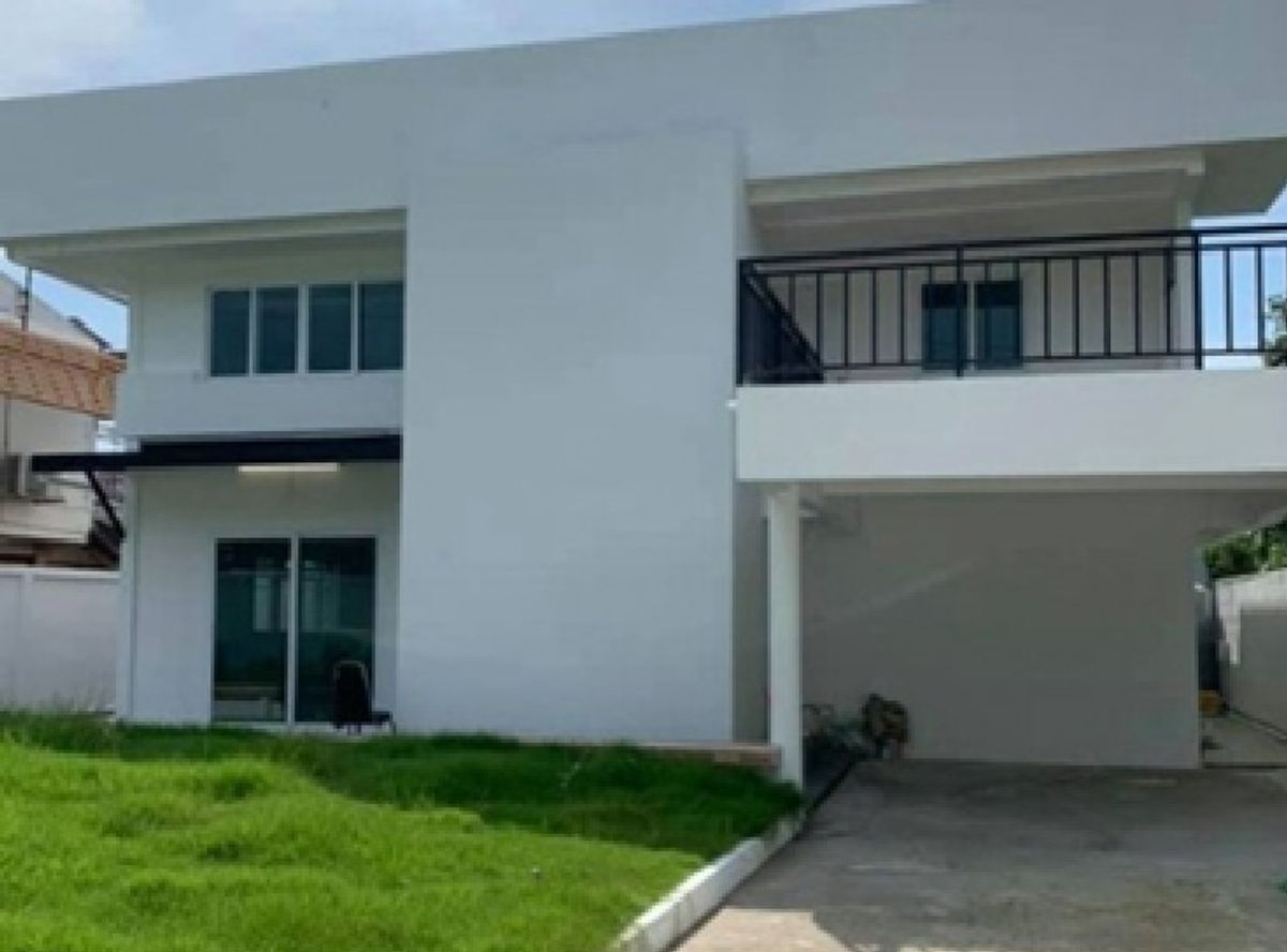 ให้เช่าโฮมออฟฟิศพัฒนาการ ศรีนครินทร์ : For Rent ให้เช่าบ้านเดี่ยว 2 ชั้น ซอยพัฒนาการ 61 เข้าซอยไม่ลึก หมู่บ้านเมืองทอง 2/2 หลังใหญ่ 112 ตารางวา แอร์ 7 เครื่อง อยู่อาศัย หรือ Home Office