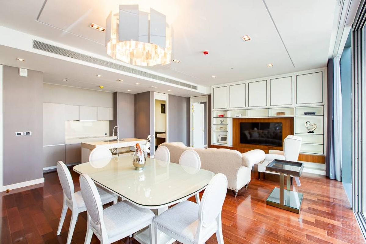 For SaleCondoSukhumvit, Asoke, Thonglor : 28/01/2026, For sale/rent! Marque Sukhumvit 2 bedrooms in the heart of Phrom PhongLuxury condo 127 sqm. Swimming pool, gym, near BTS starting at 55 million.