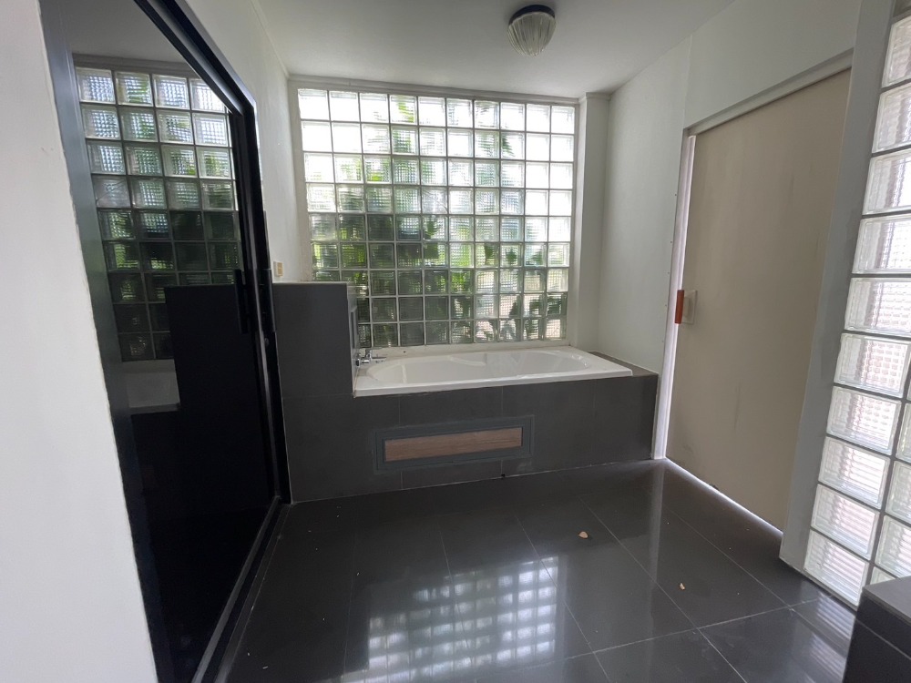 ให้เช่าร้านค้า/ตลาดนัดสุขุมวิท อโศก ทองหล่อ : บ้านให้เช่าทำธุรกิจย่านทองหล่อ ** NO CO-AGENT ** 