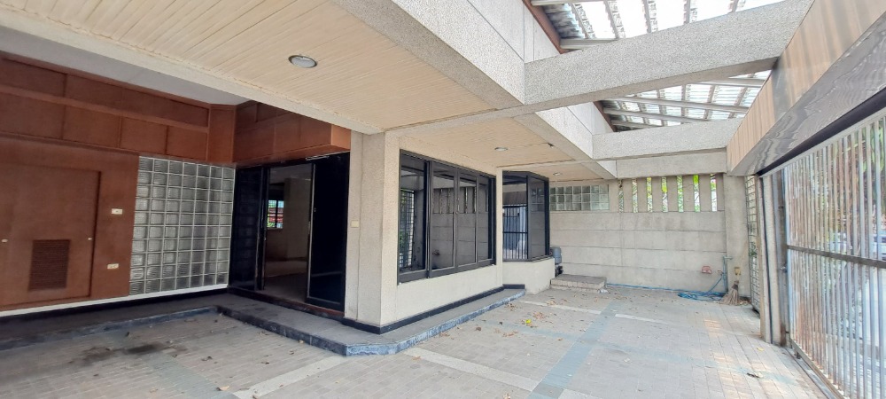 ให้เช่าร้านค้า/ตลาดนัดสุขุมวิท อโศก ทองหล่อ : บ้านให้เช่าทำธุรกิจย่านทองหล่อ ** NO CO-AGENT ** 