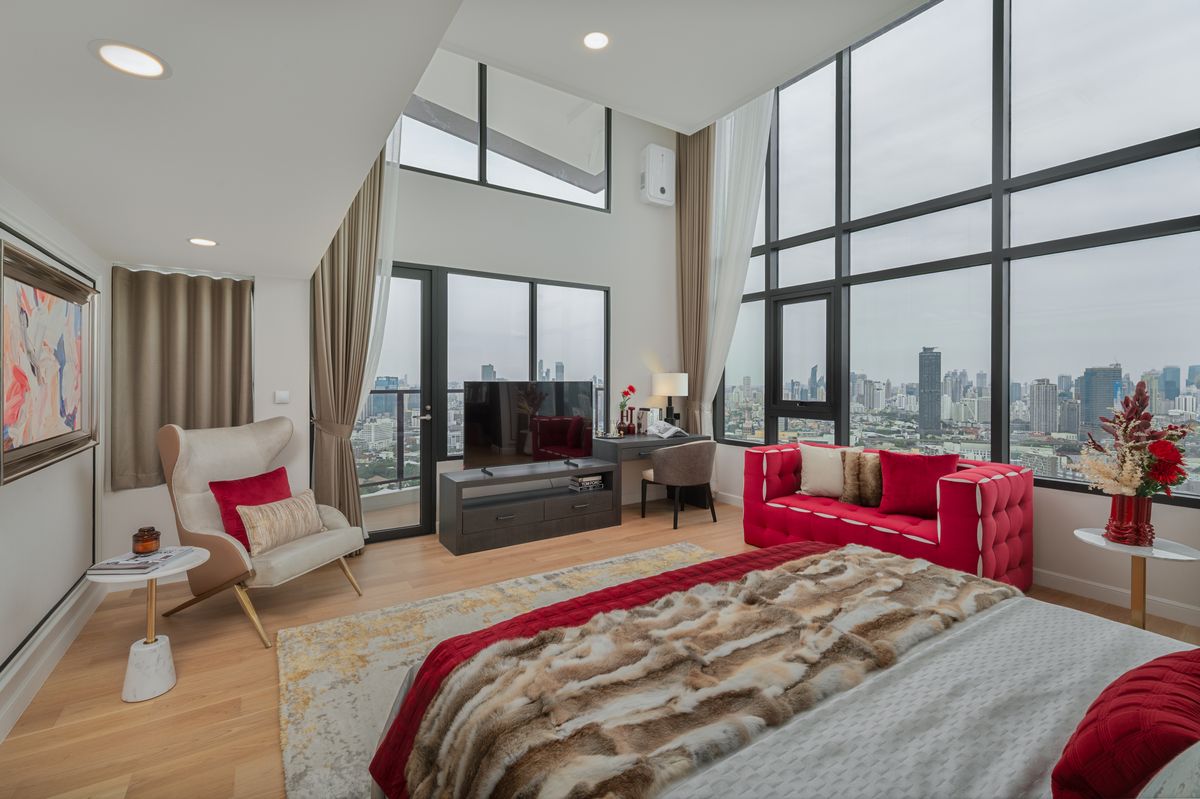For SaleCondoRama9, Petchburi, RCA : LANDMARK @MRTA STATION (RAMA 9) Penthouse Pool Villa 3bedroom last unit