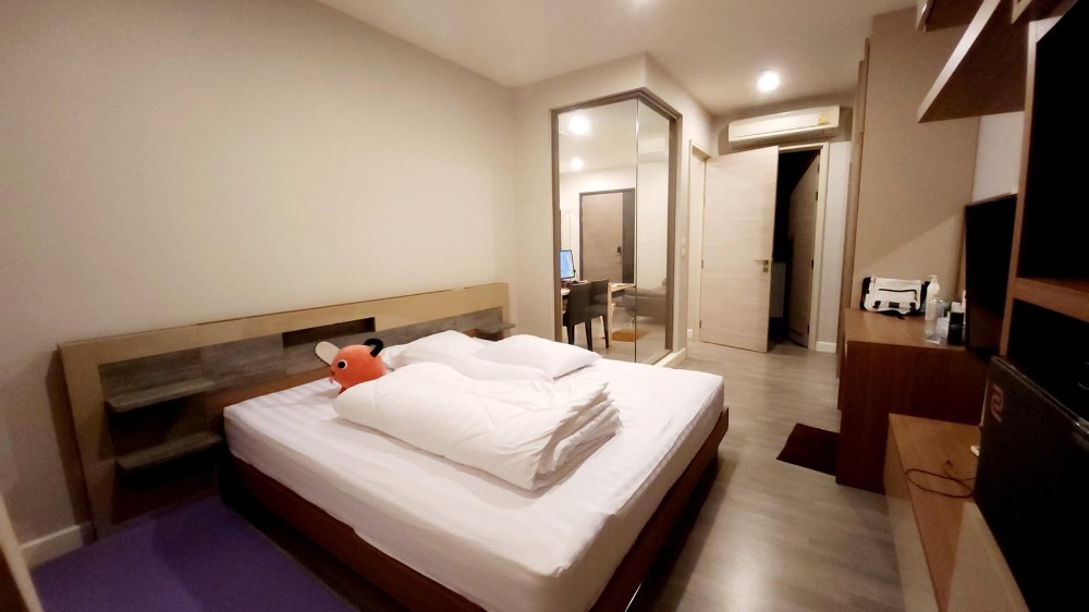 For RentCondoSathorn, Narathiwat : For rent✨The Room Sathorn - TanonPun✨ Fully furnished, electrical appliances. Convenient transportation, close to Sathorn Road, only 200 m.