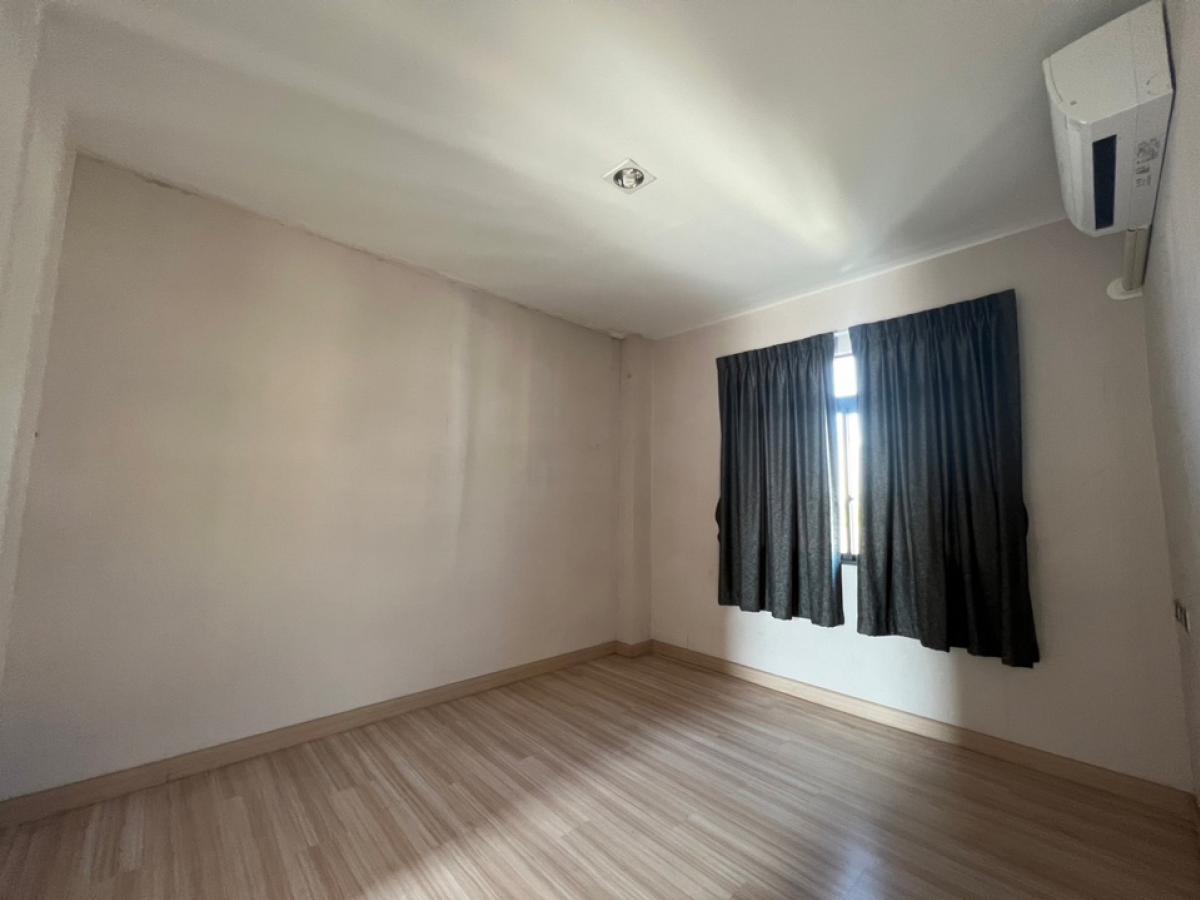 For SaleTownhomeRama3 (Riverside),Satupadit : 📢👇For  sale with tenant til April 2026
Townhome , corner unit, near Central Rama 3