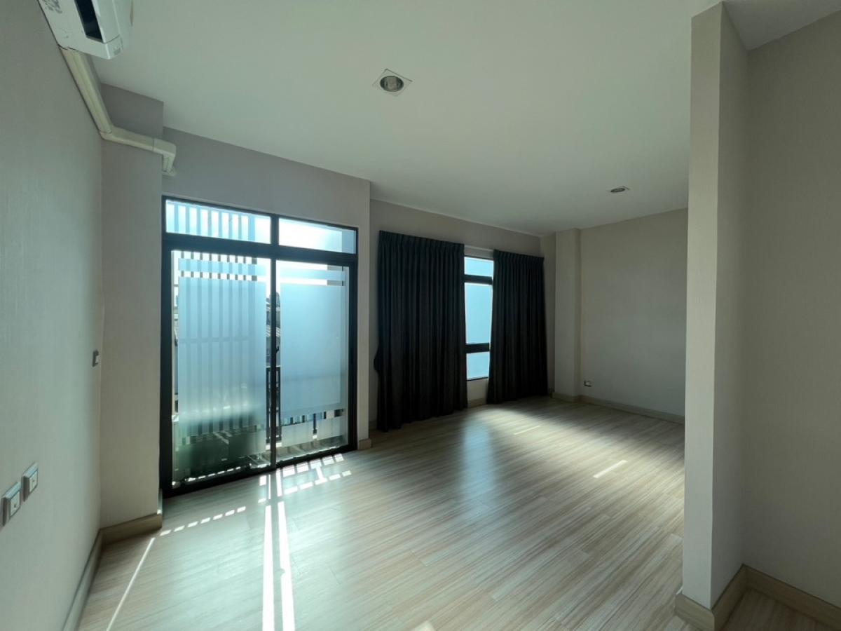 For SaleTownhomeRama3 (Riverside),Satupadit : 📢👇For  sale with tenant til April 2026
Townhome , corner unit, near Central Rama 3