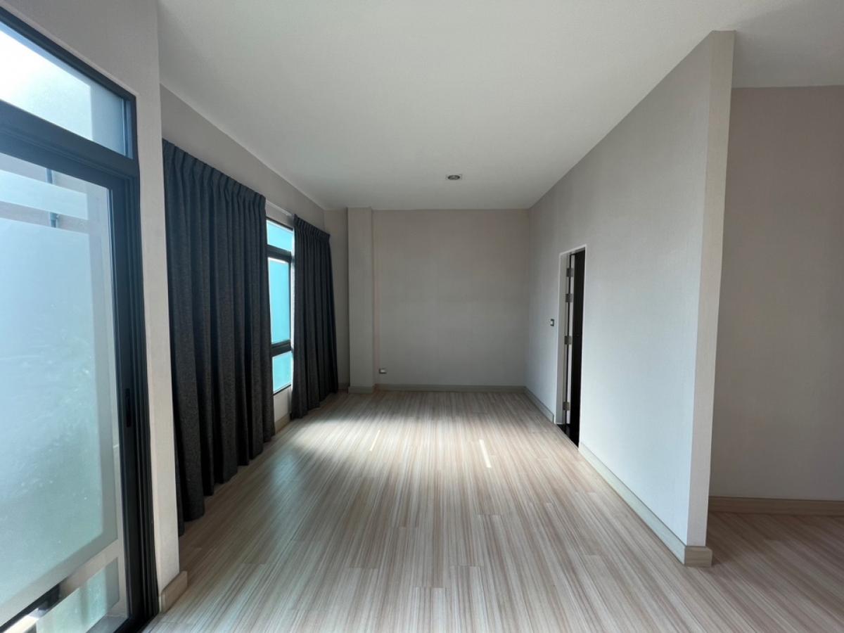 For SaleTownhomeRama3 (Riverside),Satupadit : 📢👇For  sale with tenant til April 2026
Townhome , corner unit, near Central Rama 3