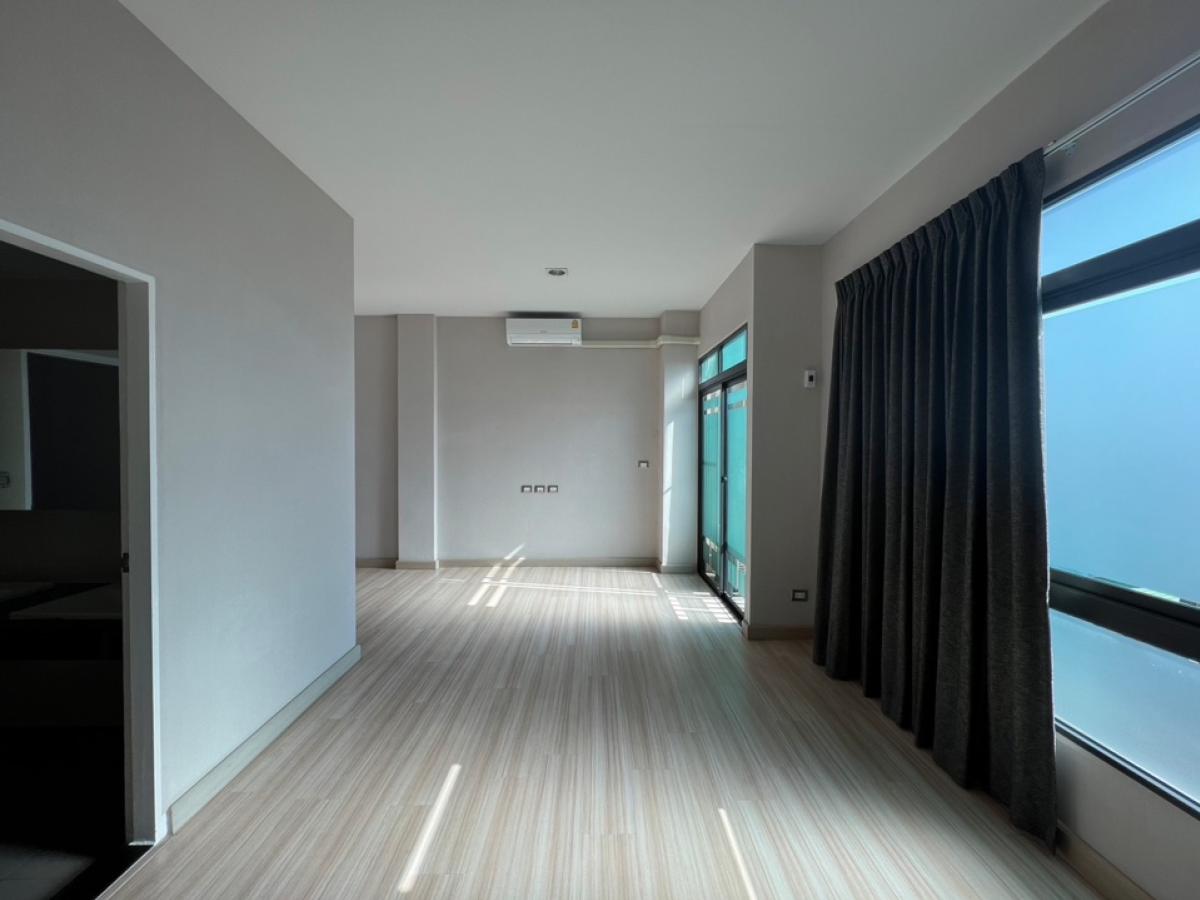 For SaleTownhomeRama3 (Riverside),Satupadit : 📢👇For  sale with tenant til April 2026
Townhome , corner unit, near Central Rama 3