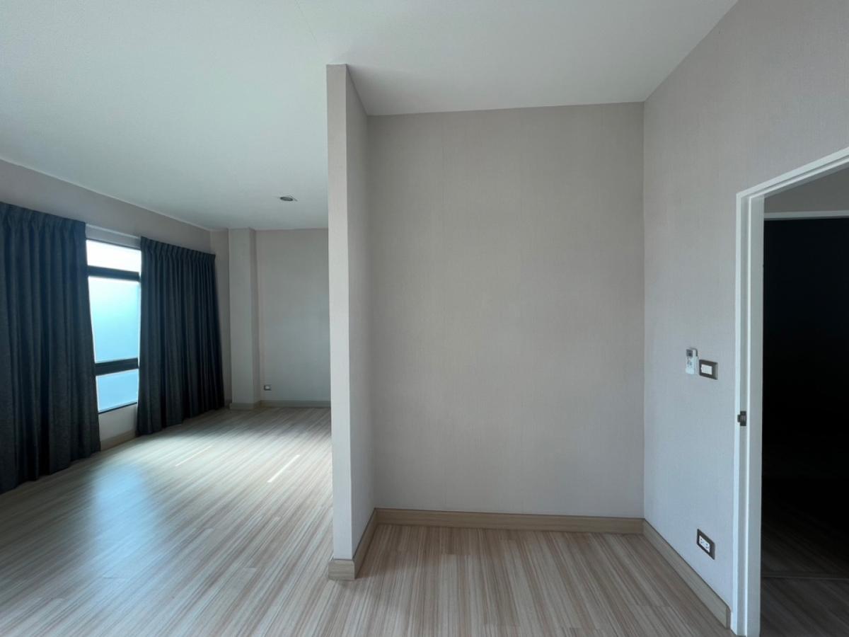 For SaleTownhomeRama3 (Riverside),Satupadit : 📢👇For  sale with tenant til April 2026
Townhome , corner unit, near Central Rama 3