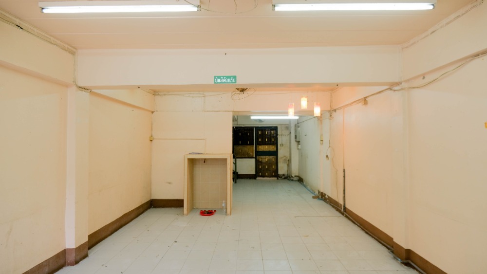 ขายอาคารพาณิชย์บางนา แบริ่ง ลาซาล : ขายด่วน อาคารพาณิชย์ 4 ชั้น ทำเลค้าขาย ติดตลาดนัมเบอร์วัน ราม2