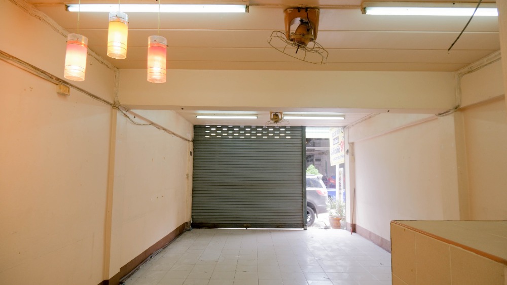 ขายอาคารพาณิชย์บางนา แบริ่ง ลาซาล : ขายด่วน อาคารพาณิชย์ 4 ชั้น ทำเลค้าขาย ติดตลาดนัมเบอร์วัน ราม2