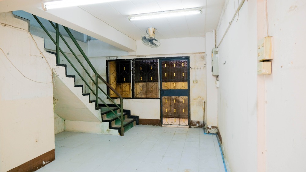 ขายอาคารพาณิชย์บางนา แบริ่ง ลาซาล : ขายด่วน อาคารพาณิชย์ 4 ชั้น ทำเลค้าขาย ติดตลาดนัมเบอร์วัน ราม2