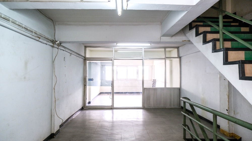 ขายอาคารพาณิชย์บางนา แบริ่ง ลาซาล : ขายด่วน อาคารพาณิชย์ 4 ชั้น ทำเลค้าขาย ติดตลาดนัมเบอร์วัน ราม2