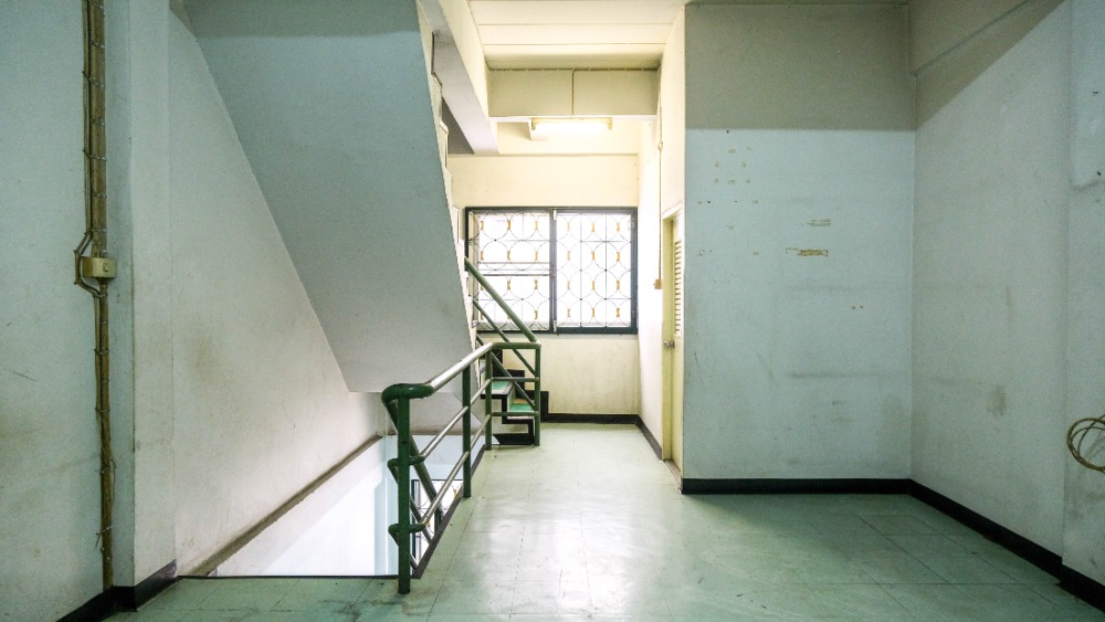 ขายอาคารพาณิชย์บางนา แบริ่ง ลาซาล : ขายด่วน อาคารพาณิชย์ 4 ชั้น ทำเลค้าขาย ติดตลาดนัมเบอร์วัน ราม2