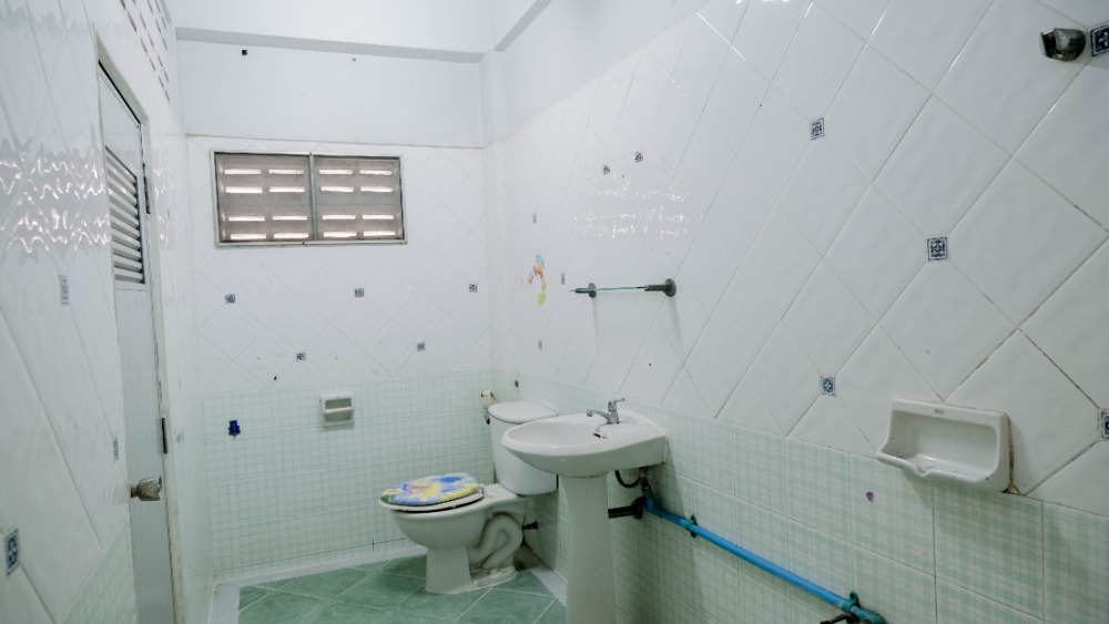 ขายอาคารพาณิชย์บางนา แบริ่ง ลาซาล : ขายด่วน อาคารพาณิชย์ 4 ชั้น ทำเลค้าขาย ติดตลาดนัมเบอร์วัน ราม2