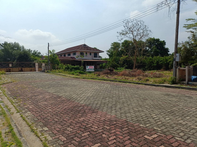For SaleLandPathum Thani,Rangsit, Thammasat : Selling empty land, beautiful plot In Suan Ek Village Lake Park Villa, Soi Lam Luk Ka 1, Khu Khot Subdistrict, Lam Luk Ka District, Pathum Thani Province