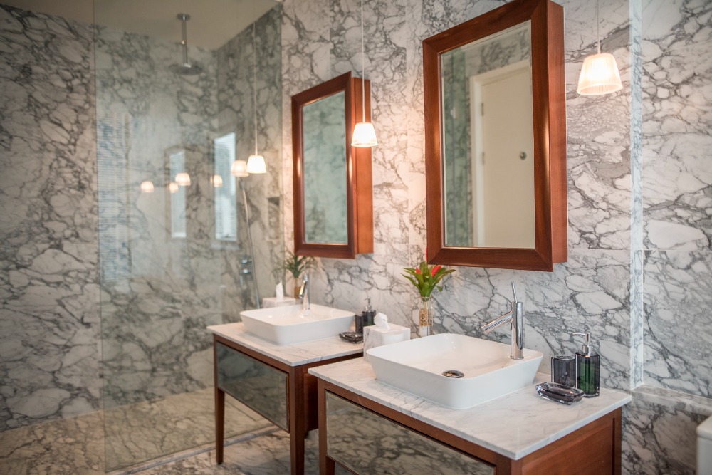 ขายคอนโดสุขุมวิท อโศก ทองหล่อ : 📢👇 คอนโดหรูใจกลางทองหล่อ Khun By Yoo ตกแต่งครบด้วยดีไซน์ของ Starck ห้องนั่งเล่นกว้าง ระเบียงยาว วิวเมือง ว้าว! ราคาดีมาก