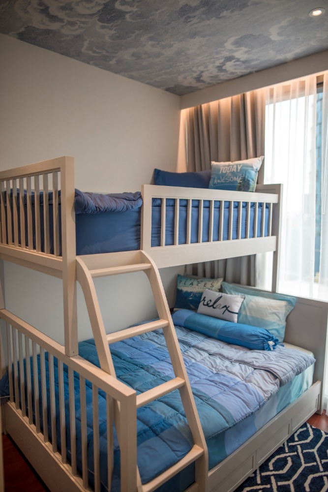 ขายคอนโดสุขุมวิท อโศก ทองหล่อ : 📢👇 คอนโดหรูใจกลางทองหล่อ Khun By Yoo ตกแต่งครบด้วยดีไซน์ของ Starck ห้องนั่งเล่นกว้าง ระเบียงยาว วิวเมือง ว้าว! ราคาดีมาก