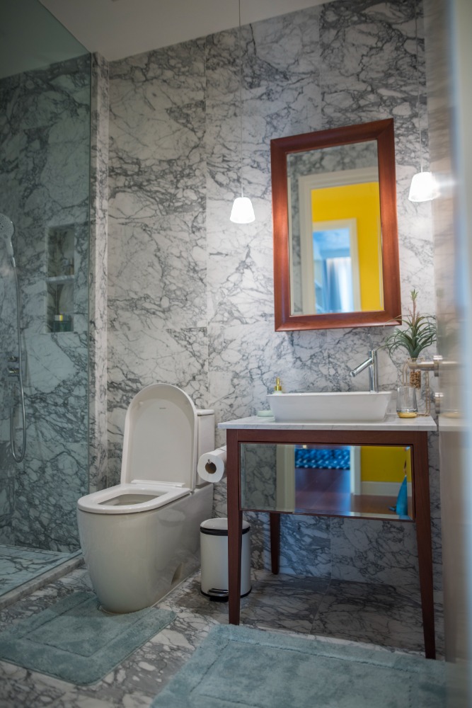 ขายคอนโดสุขุมวิท อโศก ทองหล่อ : 📢👇 คอนโดหรูใจกลางทองหล่อ Khun By Yoo ตกแต่งครบด้วยดีไซน์ของ Starck ห้องนั่งเล่นกว้าง ระเบียงยาว วิวเมือง ว้าว! ราคาดีมาก