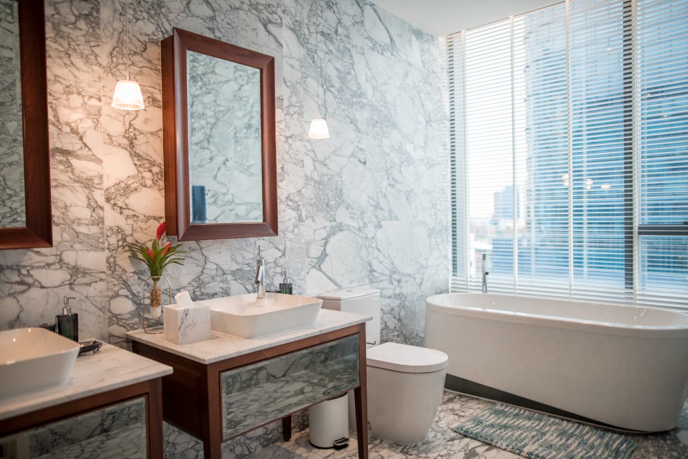 ขายคอนโดสุขุมวิท อโศก ทองหล่อ : 📢👇 คอนโดหรูใจกลางทองหล่อ Khun By Yoo ตกแต่งครบด้วยดีไซน์ของ Starck ห้องนั่งเล่นกว้าง ระเบียงยาว วิวเมือง ว้าว! ราคาดีมาก