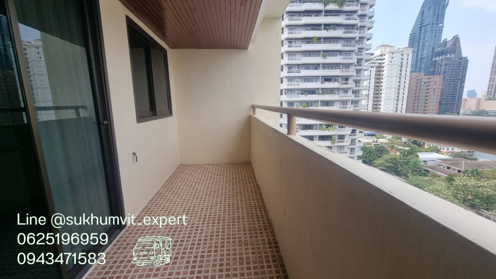 For RentCondoSukhumvit, Asoke, Thonglor : Phrom Phong Sukhumvit 39 | Pet friendly Penthouse, luxury, has a private swimming pool, 3 bedrooms, 4 bathrooms, 260 sq m., suitable for families. The atmosphere is calm and private.