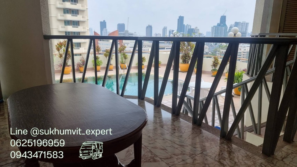 For RentCondoSukhumvit, Asoke, Thonglor : Phrom Phong Sukhumvit 39 | Pet friendly Penthouse, luxury, has a private swimming pool, 3 bedrooms, 4 bathrooms, 260 sq m., suitable for families. The atmosphere is calm and private.