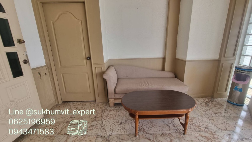 For RentCondoSukhumvit, Asoke, Thonglor : Phrom Phong Sukhumvit 39 | Pet friendly Penthouse, luxury, has a private swimming pool, 3 bedrooms, 4 bathrooms, 260 sq m., suitable for families. The atmosphere is calm and private.