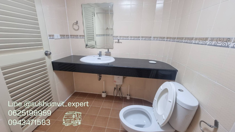 For RentCondoSukhumvit, Asoke, Thonglor : Phrom Phong Sukhumvit 39 | Pet friendly Penthouse, luxury, has a private swimming pool, 3 bedrooms, 4 bathrooms, 260 sq m., suitable for families. The atmosphere is calm and private.