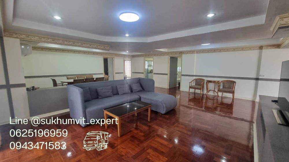 For RentCondoSukhumvit, Asoke, Thonglor : Phrom Phong Sukhumvit 39 | Pet friendly Penthouse, luxury, has a private swimming pool, 3 bedrooms, 4 bathrooms, 260 sq m., suitable for families. The atmosphere is calm and private.