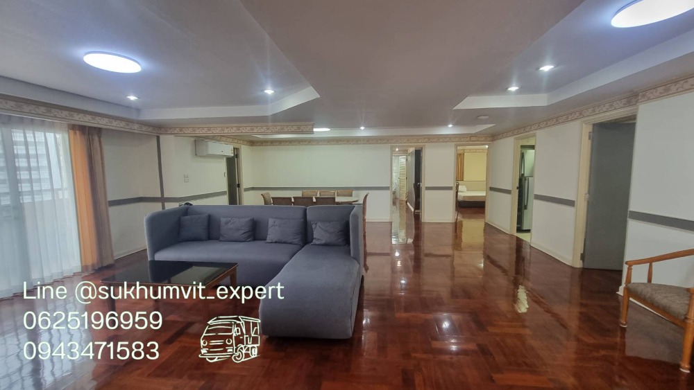 For RentCondoSukhumvit, Asoke, Thonglor : Phrom Phong Sukhumvit 39 | Pet friendly Penthouse, luxury, has a private swimming pool, 3 bedrooms, 4 bathrooms, 260 sq m., suitable for families. The atmosphere is calm and private.
