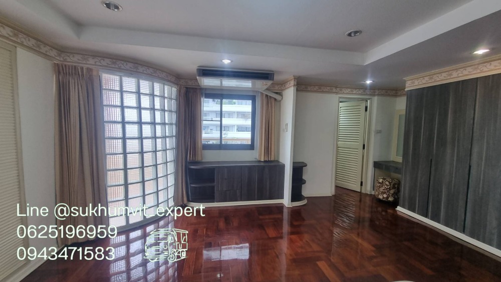 For RentCondoSukhumvit, Asoke, Thonglor : Phrom Phong Sukhumvit 39 | Pet friendly Penthouse, luxury, has a private swimming pool, 3 bedrooms, 4 bathrooms, 260 sq m., suitable for families. The atmosphere is calm and private.