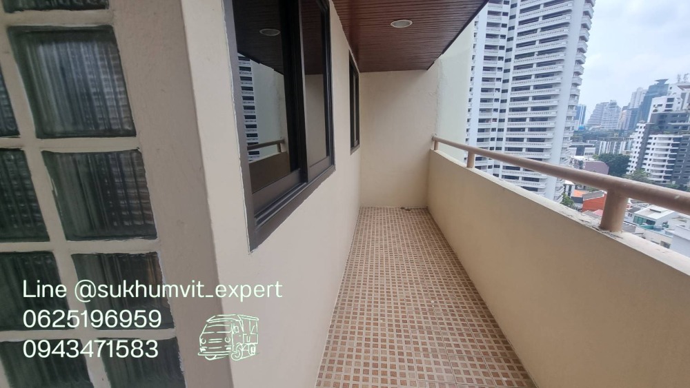 For RentCondoSukhumvit, Asoke, Thonglor : Phrom Phong Sukhumvit 39 | Pet friendly Penthouse, luxury, has a private swimming pool, 3 bedrooms, 4 bathrooms, 260 sq m., suitable for families. The atmosphere is calm and private.