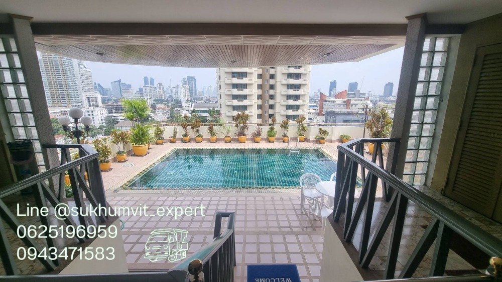 For RentCondoSukhumvit, Asoke, Thonglor : Phrom Phong Sukhumvit 39 | Pet friendly Penthouse, luxury, has a private swimming pool, 3 bedrooms, 4 bathrooms, 260 sq m., suitable for families. The atmosphere is calm and private.