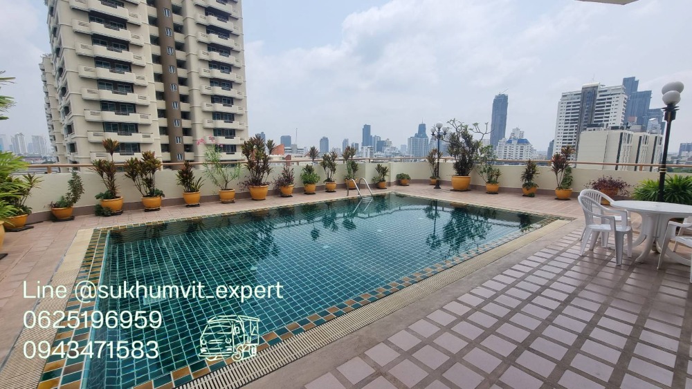For RentCondoSukhumvit, Asoke, Thonglor : Phrom Phong Sukhumvit 39 | Pet friendly Penthouse, luxury, has a private swimming pool, 3 bedrooms, 4 bathrooms, 260 sq m., suitable for families. The atmosphere is calm and private.