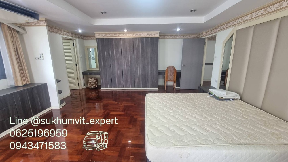 For RentCondoSukhumvit, Asoke, Thonglor : Phrom Phong Sukhumvit 39 | Pet friendly Penthouse, luxury, has a private swimming pool, 3 bedrooms, 4 bathrooms, 260 sq m., suitable for families. The atmosphere is calm and private.